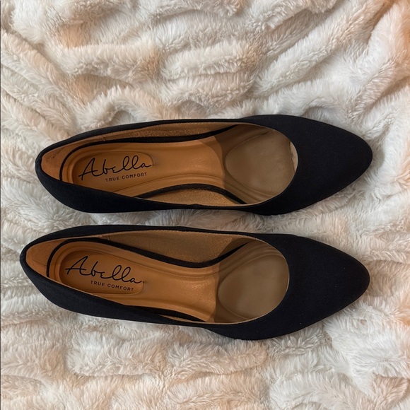 Abella Classic Navy Heels - Picture 7 of 7